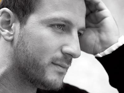 Ο Κώστας Καραφώτης και τα… σκυλιά