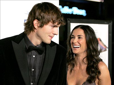 Έξω φρενών η Demi Moore με τον Ashton