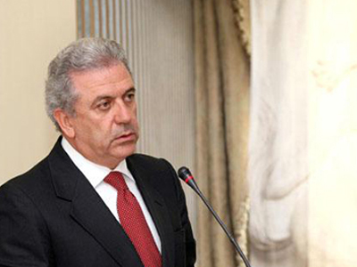 Κάλπες ζητά ο Αβραμόπουλος για τη διαδοχή