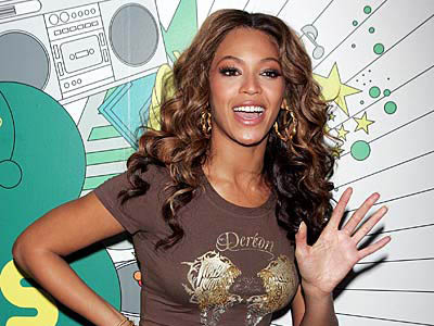 Την πέταξε έξω από το καμαρίνι της!