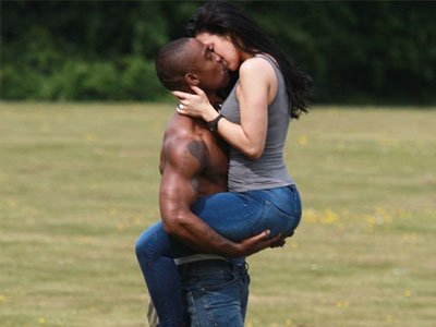 Η Ελληνίδα φιλενάδα του Άγγλου τραγουδιστή της Eurovision