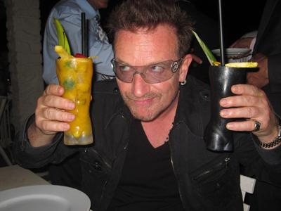 Χορός της κοιλιάς για τον Bono