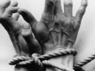 Προσποιήθηκαν τους εργάτες και έκλεψαν 15.000 ευρώ