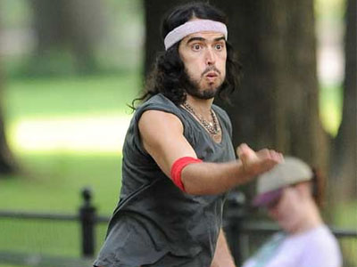 Το τραγούδι του Russell Brand για την Αγγλία