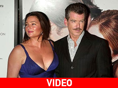 Ο Pierce Brosnan είναι ένας ερωτευμένος σύζυγος