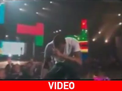 Κατέρρευσε στη σκηνή ο Chris Brown