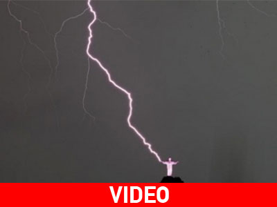 Κεραυνός «έπεσε» στο άγαλμα του Χριστού στο Ρίο