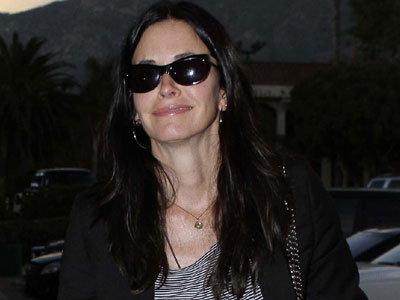 Με ποιον βγαίνει συνέχεια η Courtney Cox;