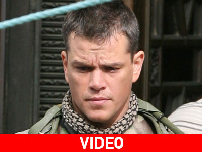O Matt Damon «αρπάζει» τα ψίχουλα του Brad Pitt O Matt Damon «αρπάζει» τα ψίχουλα του Brad Pitt