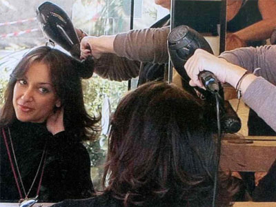 Η Δήμητρα Αιγινίτη στο κομμωτήριο