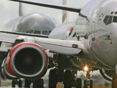 Πάνω από ένα δις δολάρια το μήνα χάνουν σταθερά οι αεροπορικές εταιρείες