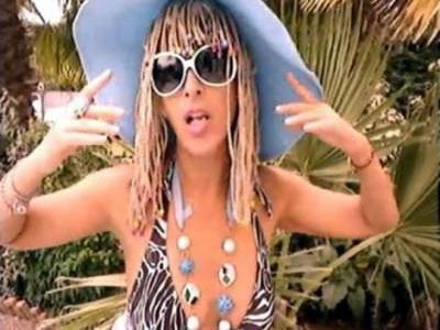 Η Έφη Σαρρή κατακτά το διαδίκτυο