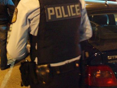 Αντί για λουλούδια τη χτύπησαν!