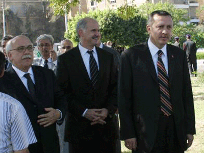 Επικριτικοί Καρατζαφέρης και ΚΚΕ για τη συνάντηση Παπανδρέου-Ερντογάν