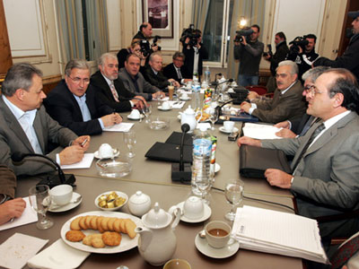 Εμπορικό “όχι” στην απεργία, ναι από την ΓΣΕΕ