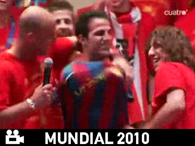 Τον έντυσε «μπλαουγκράνα»!