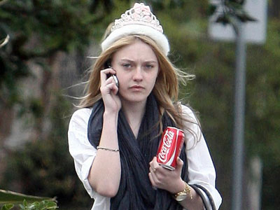 Τα σκισμένα καλσόν της Dakota Fanning