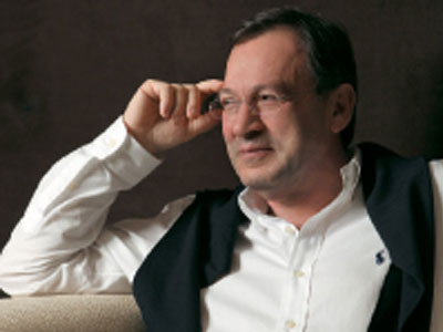 Ανδρέας Φουστάνος: «Δεν ήταν η πρώην γυναίκα μου λαϊκή τραγουδίστρια;»