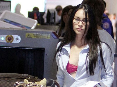 Το ροζ σουτιέν της Megan Fox