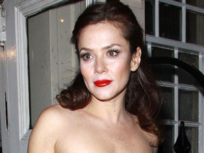 Άρωμα δεκαετίας του ’40 από την Anna Friel