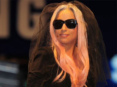 Το αποκαλυπτικό βιβλίο για τη Lady Gaga και τα ναρκωτικά