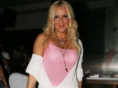 Η Ναταλία αναρωτιέται γιατί χωρίζει συνέχεια…