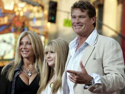 Παραδόθηκε πρόωρα η πρώην του David Hasselhoff