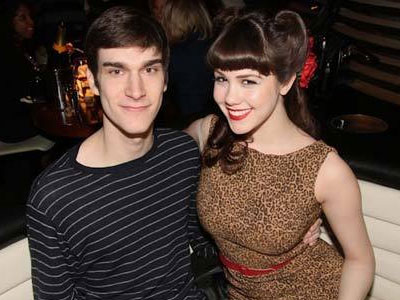 Ο γιος του Hugh Hefner το γιορτάζει