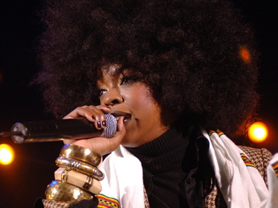 Έστησε 3 ώρες τους θαυμαστές της