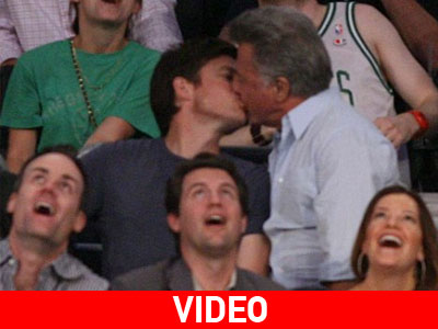 Το «καυτό» φιλί του Dustin Hoffman