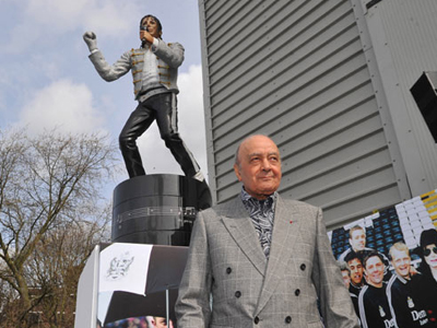 Άγαλμα του Michael Jackson σε ποδοσφαιρικό γήπεδο