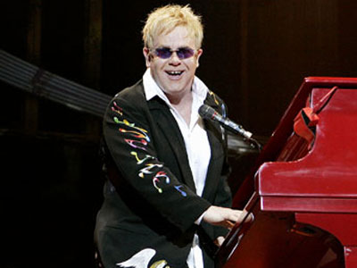 Elton John: Πήρε πρόσκληση για τον βασιλικό γάμο