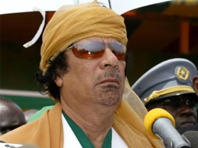 Ο στρατός του Καντάφι έπληξε πόλη στα σύνορα με την Τυνησία