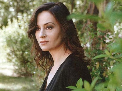 Καρυοφυλλιά Καραμπέτη: «Φτάνει πια με το life style και το κυνήγι του χρήματος»