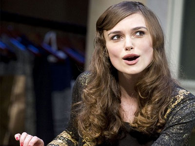 Η Keira έχει ταλέντο χρυσόψαρου στη σκηνή