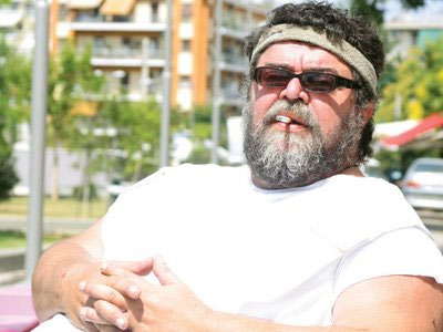 Σταμάτης Κραουνάκης: Κατεβαίνει από τη σκηνή