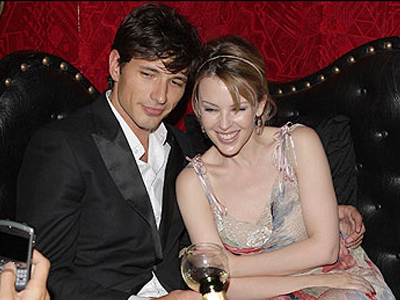 Η Kylie Minogue παίρνει άριστα 10!