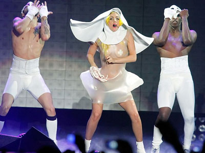 Lady Gaga: Μια πονηρή καλόγρια