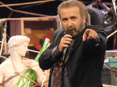 Στο πλευρό του Λάκη