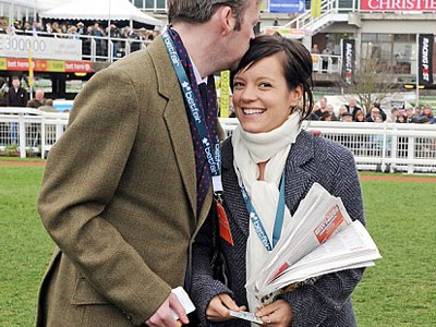 Η Lilly Allen χαμογελά ξανά