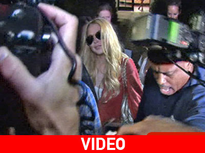 Πέντε ώρες στο κομμωτήριο η Lindsay Lohan