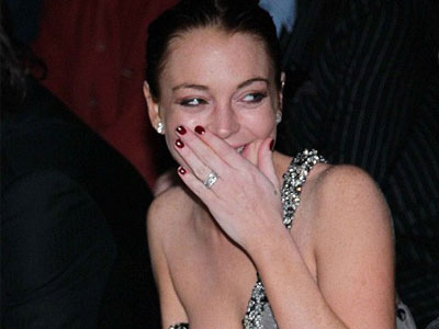 Η Lindsay Lohan ξεσπά σε γέλια