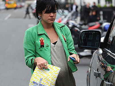 Η κοιλίτσα της Lily Allen