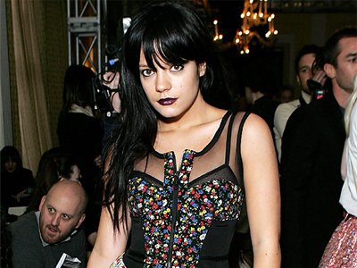 Lilly Allen: Κόψιμο … στο κόψιμο