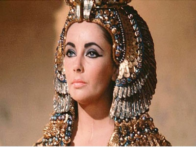 Η showbiz αποχαιρετά την Elizabeth Taylor