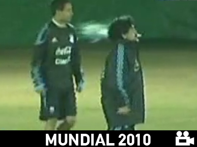 Μαραντόνα με πούρο στην προπόνηση