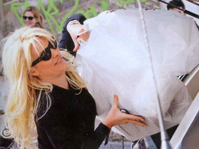 Ελένη Μενεγάκη: Ψώνια για το σπίτι στην Κηφισιά