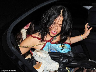 Ξέρει να περνάει καλά το κορίτσι