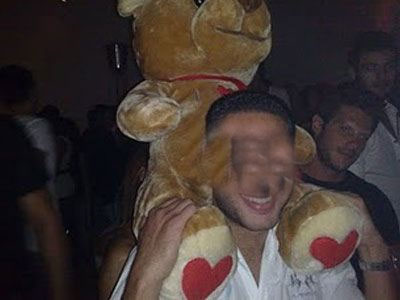 Κατηγορείται για ξυλοδαρμό γιος παρουσιάστριας