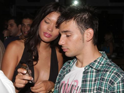 Ο Σωτήρης Νίνης με μοντέλο